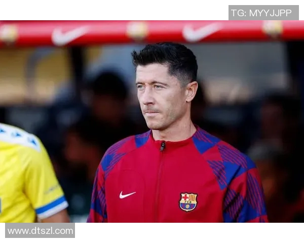 莱万回归旧主对决拜仁球迷怒斥其忘恩负义情绪高涨 莱万回归旧主对决拜仁球迷怒斥其忘恩负义情绪高涨